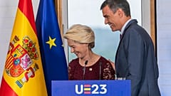 EU-Kommissionspräsidentin Ursula von der Leyen und der spanische Ministerpräsident Pedro Sanchez am 3. Juli in Madrid