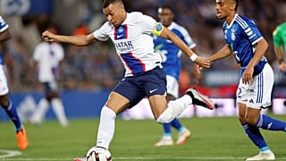 كيليان مبابي لاعب باريس سان جيرمان أثناء مباراة كرة القدم في الدوري الفرنسي في سترازبورغ. 2023/05/27