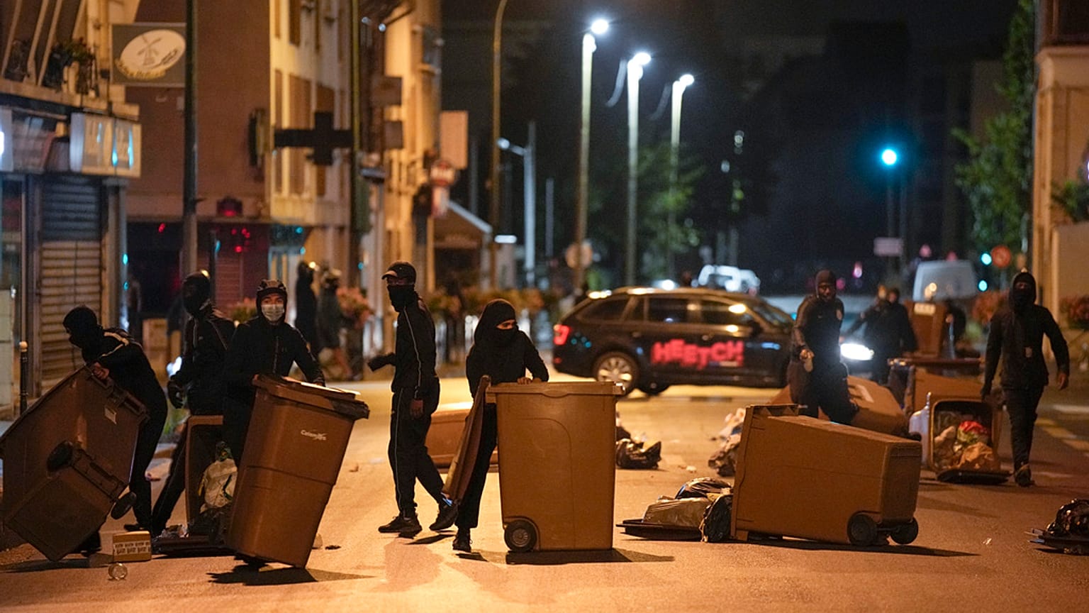 Paris banliyösünde şiddet olayları