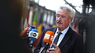 Jean Asselborn a sajtó munkatársaival beszél Brüsszelben