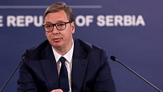 Aleksandar Vucic szerb elnök egy belgrádi sajtóértekezletén 