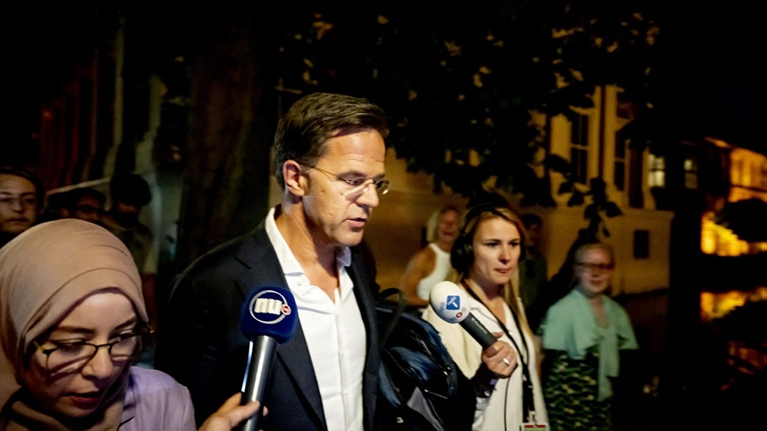 ark Rutte verlässt sein Büro nach dem Zusammenbruch seiner Regierung in Den Haag am 7. Juli 2023.