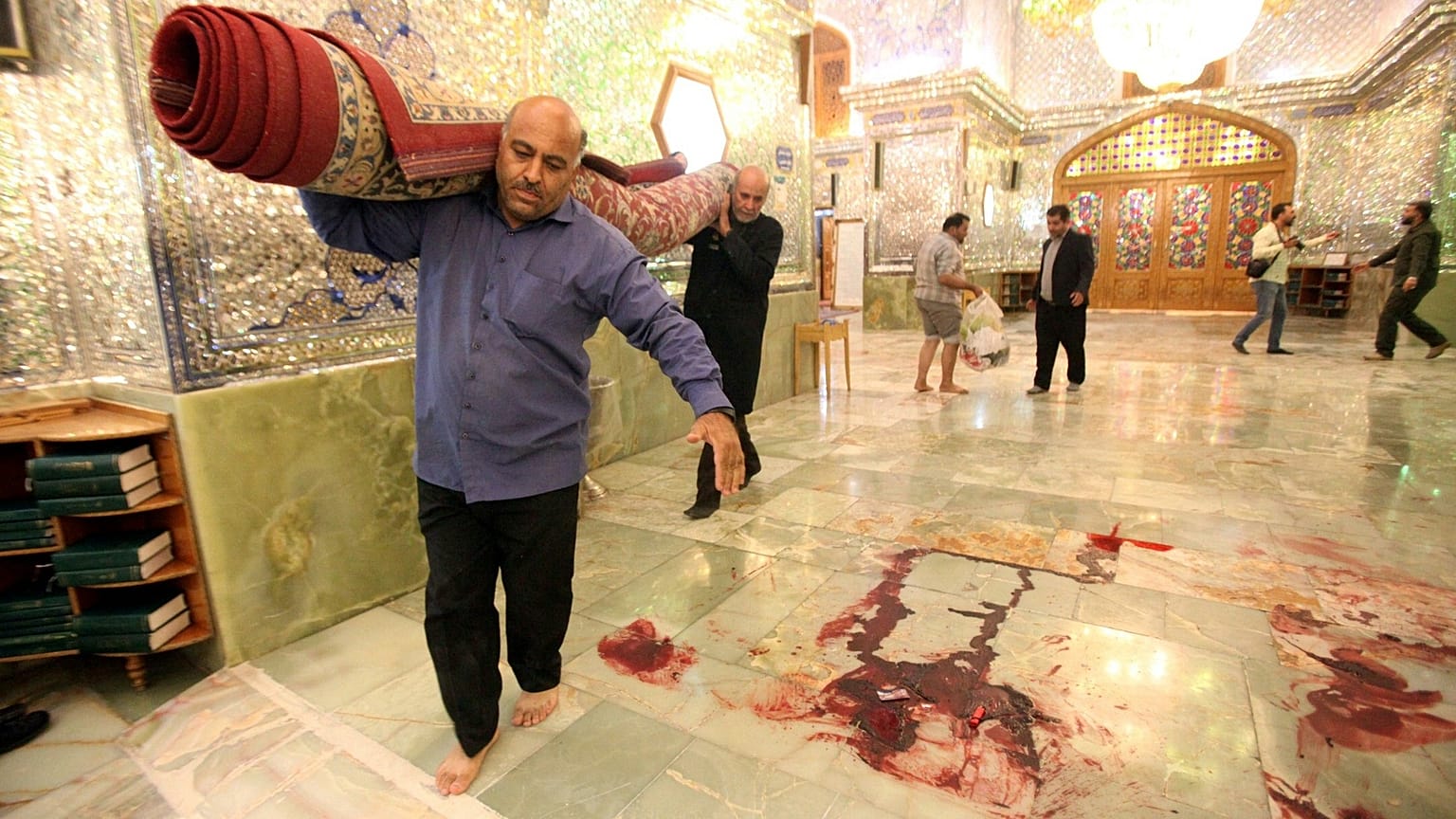 صورة من داخل المرقد عقب الهجوم