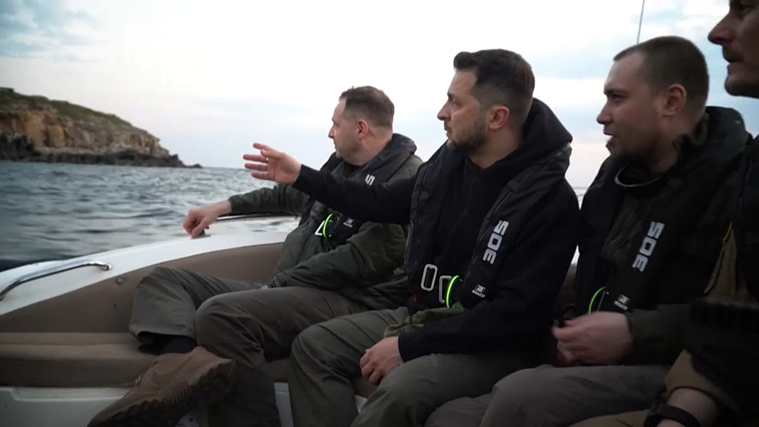 Le président ukrainien en route pour l'île des serpents