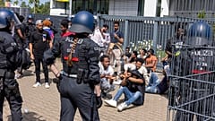 Auseinandersetzungen zwischen Festival-Teilnehmern und der Polizei