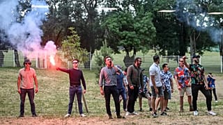 Gli attivisti dell'estrema destra disturbano il consiglio comunale di Saint-Brevin-les-Pins. 
