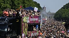 Det iss Schau! Raver erobern Berlin