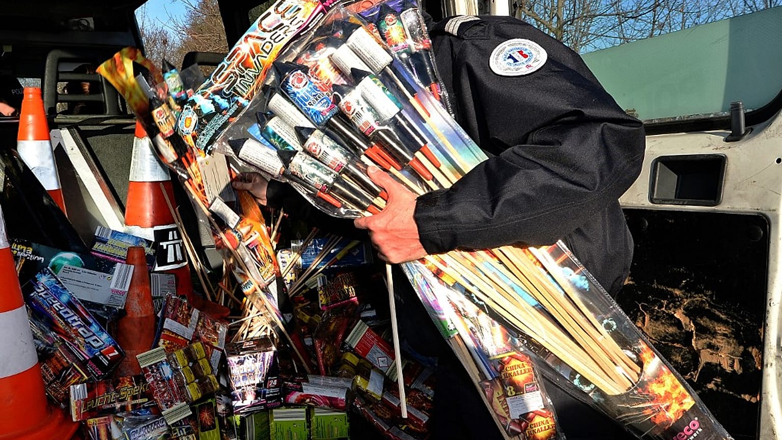 Material pirotécnico apreendido pela polícia em França (arquivo)