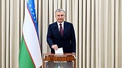 Шавкат Мирзиёев на избирательном участке