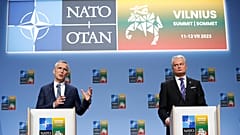Γενς Στόλτενμπεργκ και Γκιτάνας Ναουσέντα