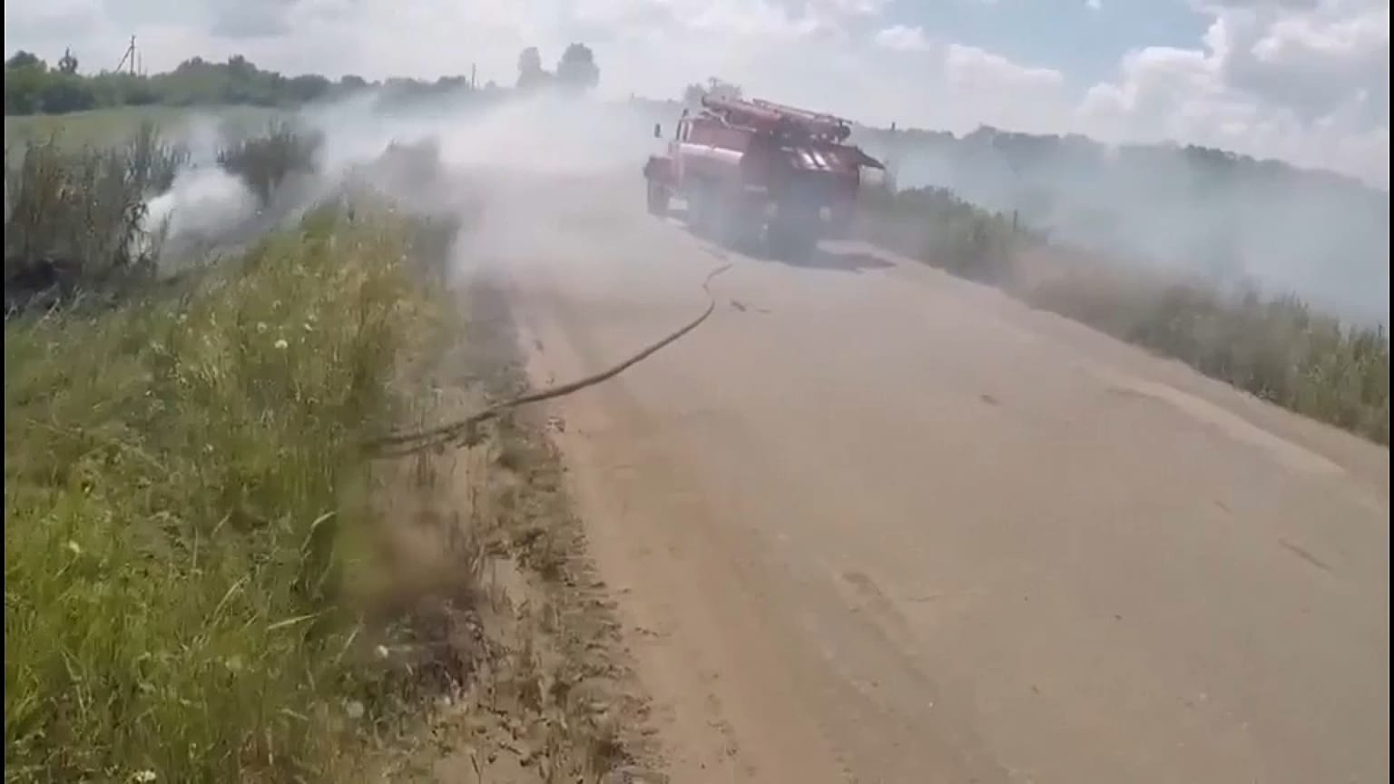 Bombeiros ucranianos debaixo de fogo