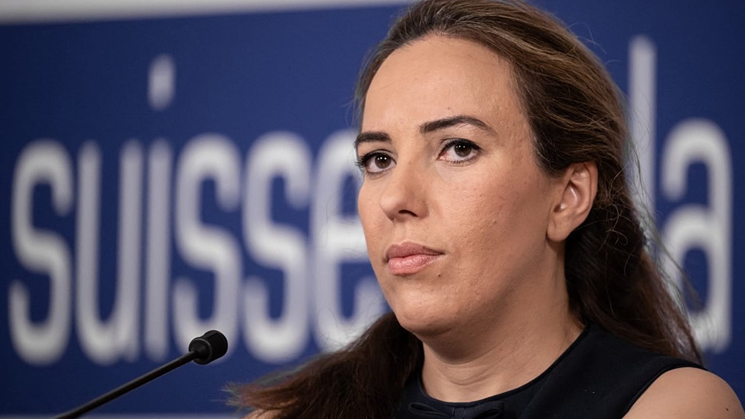 ستيلا أسانج، زوجة جوليان أسانج، مؤسس ويكيليكس، خلال مؤتمر صحفي في نادي  الصحافة، جنيف، 10 يوليو 2023.