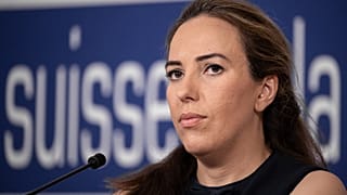 ستيلا أسانج، زوجة جوليان أسانج، مؤسس ويكيليكس، خلال مؤتمر صحفي في نادي الصحافة، جنيف، 10 يوليو 2023.