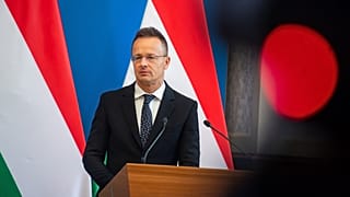 Szijjártó Péter a Szaíd Mohamed Ahmed al-Szakri ománi gazdasági miniszterrel tartott sajtótájékoztatón július 6-án