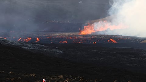 İzlanda'nın güneybatısındaki Fagradalsfjall Yanardağı