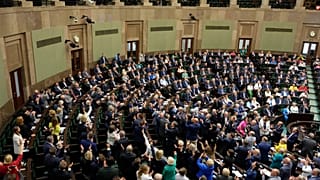 A lengyel tövényhozás szavaz a lex Tuskról 2023. májusában