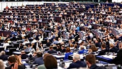 Die Abgeordneten des Europäischen Parlaments bei der Abstimmung