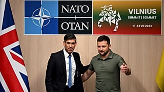 Rishi Sunak brit miniszterelnök és Volodimir Zelenszkij ukrán elnök Vilniusban