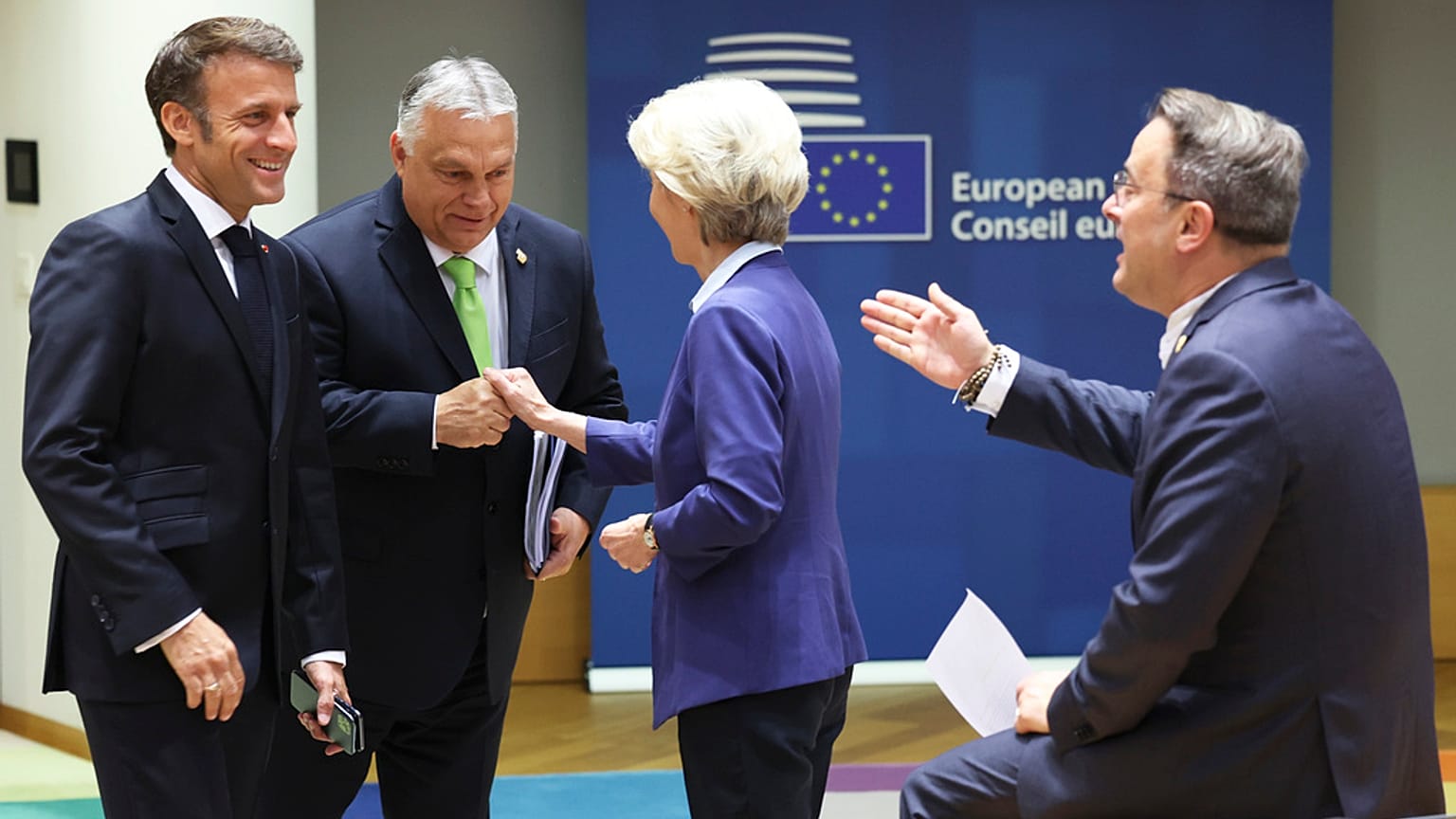 Orbán Viktor miniszterelnök Ursula von der Leyen bizottsági elnökkel a júniusi brüsszeli uniós csúcson