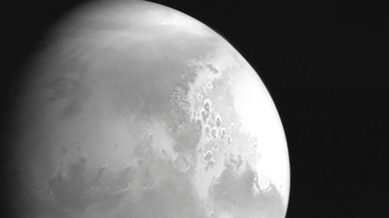 Sur cette photo non datée publiée par l'Administration spatiale nationale chinoise, la sonde martienne chinoise Tianwen-1 a capturé une vue de la planète Mars à une distance de 2,2 millions de kilomètres.
