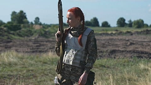 "Во время военных действий женщина не может воевать в мужском нижнем белье".