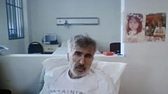 الرئيس الجورجي السابق المسجون ميخائيل ساكاشفيلي خلال جلسة استماع في المحكمة عبر رابط فيديو في تبيليسي. 2023/02/01