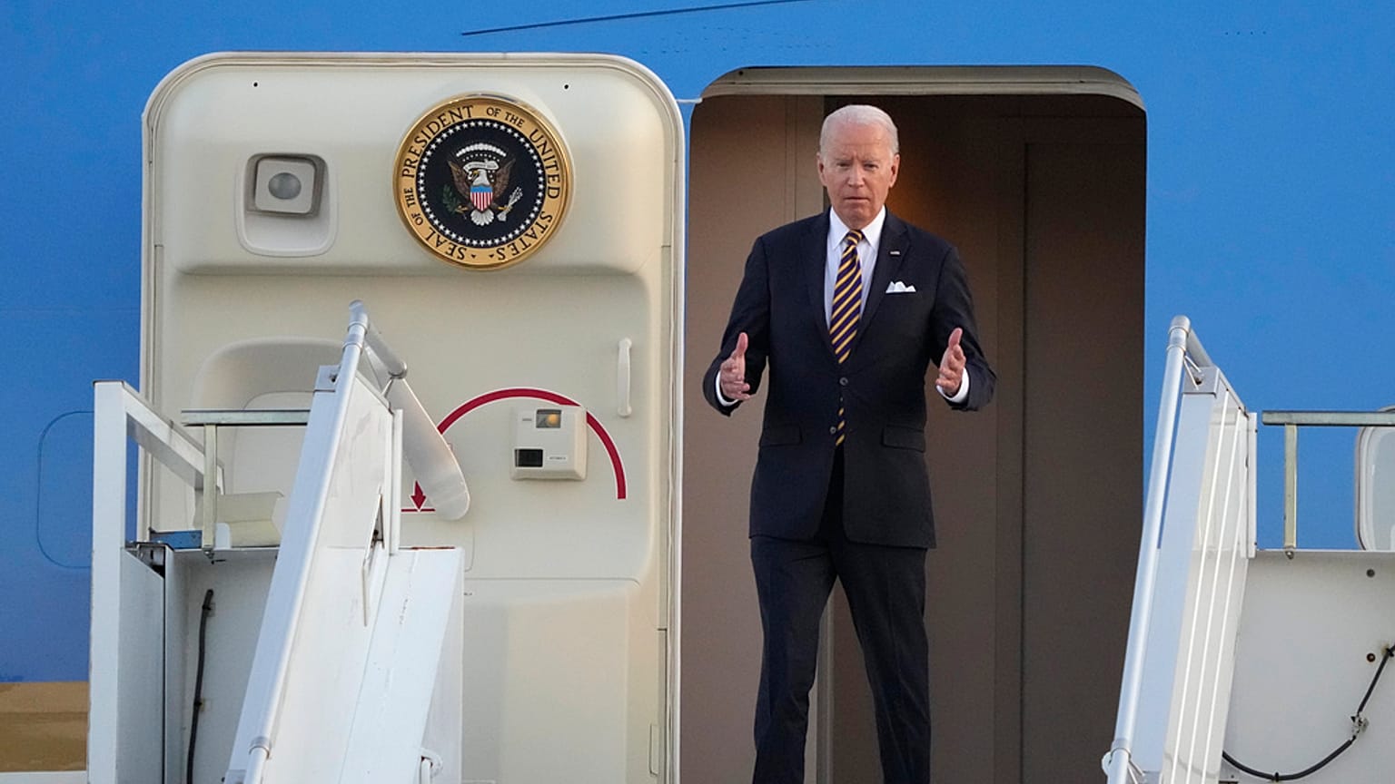 Joe Biden nach der Ankunft in Helsinki