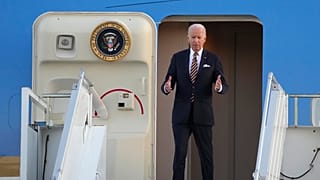 Joe Biden nach der Ankunft in Helsinki