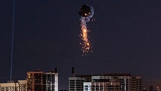 Sistemas de defesa aérea da Ucrânia abatem drone russo sobre Kiev
