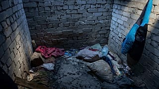 مبنى تستخدمه القوات الروسية قال مدنيون إنهم احتُجزوا وعُذبوا فيه. إيزيوم، أوكرانيا، 21 سبتمبر 2022