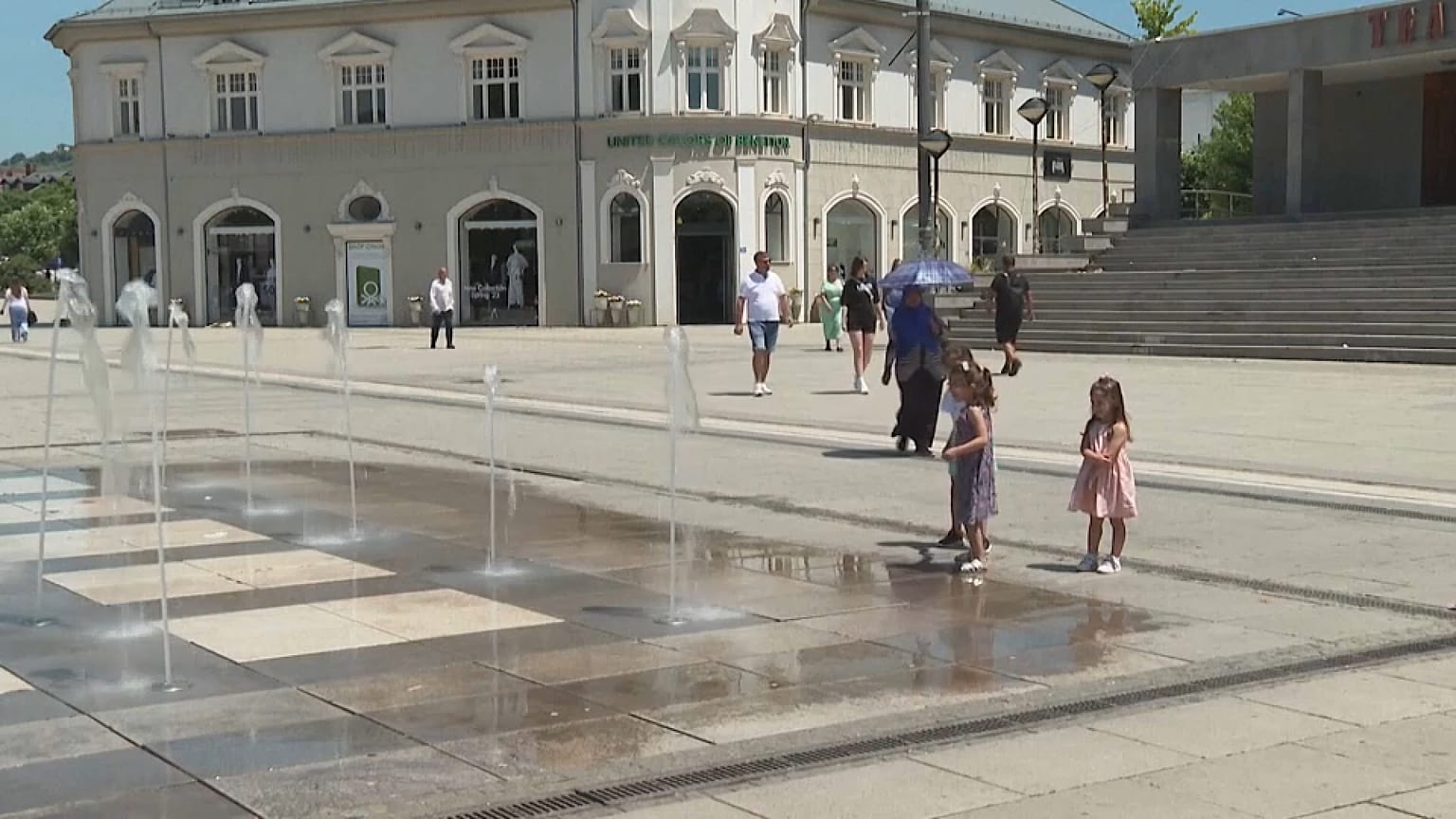 Bei der anstehenden Hitzewelle dürften auch diese Wassersprenkler nur kurze Abkühlung verschaffen.