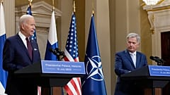 Ο Αμερικανός πρόεδρος Μπάιντεν με τον Φινλανδό ομόλογό του