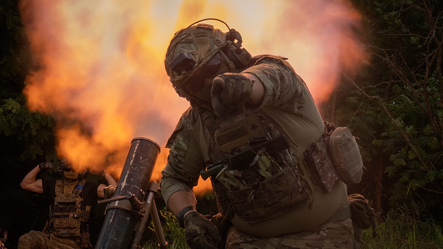Ein ukrainischer Soldat während Gefechte bei Saporischschja