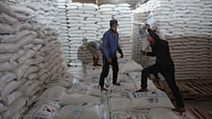 BM yardımları Babülhava Sınır Kapısı'nda boşaltılıyor (arşiv)