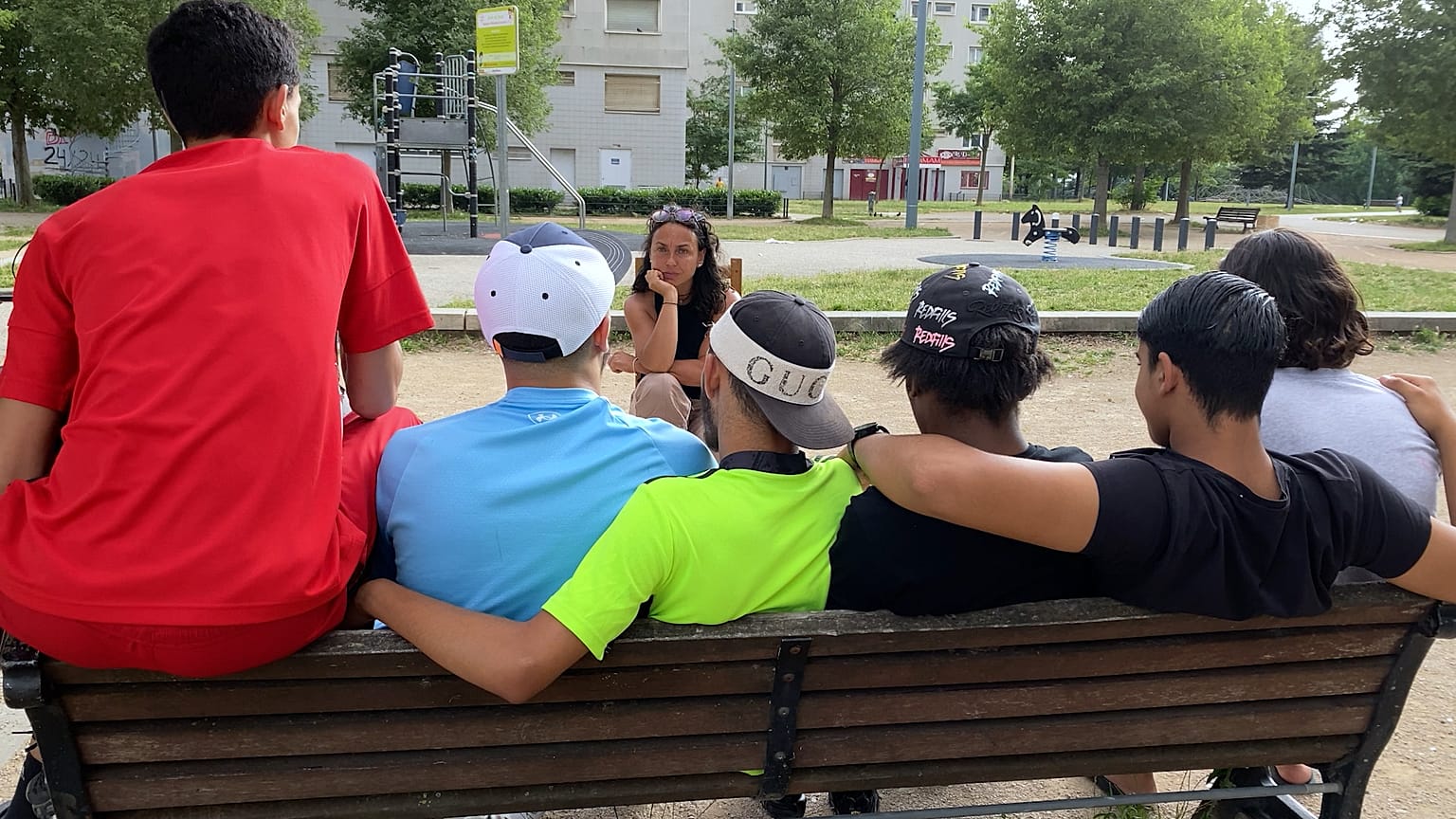 Mi rejlik a franciaországi szegénynegyedek agressziója mögött?