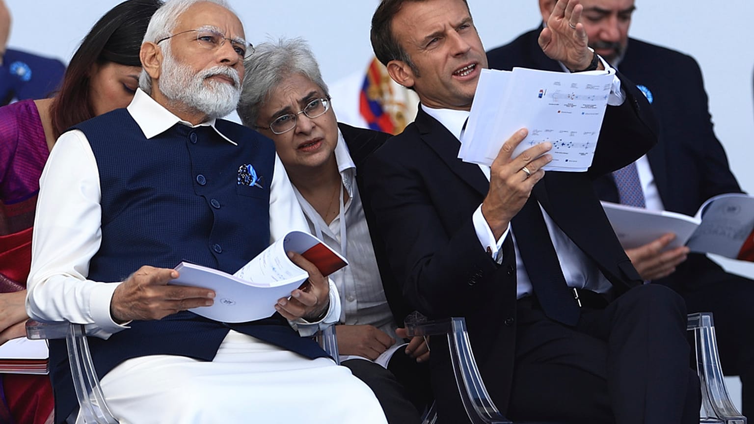 Le président français Emmanuel Macron et le Premier ministre indien Narendra Modi assistant au défilé militaire du 14 juillet, Paris, 2023