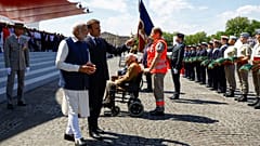 Emmanuel Macron com o primeiro-ministro indiano Narendra Modi