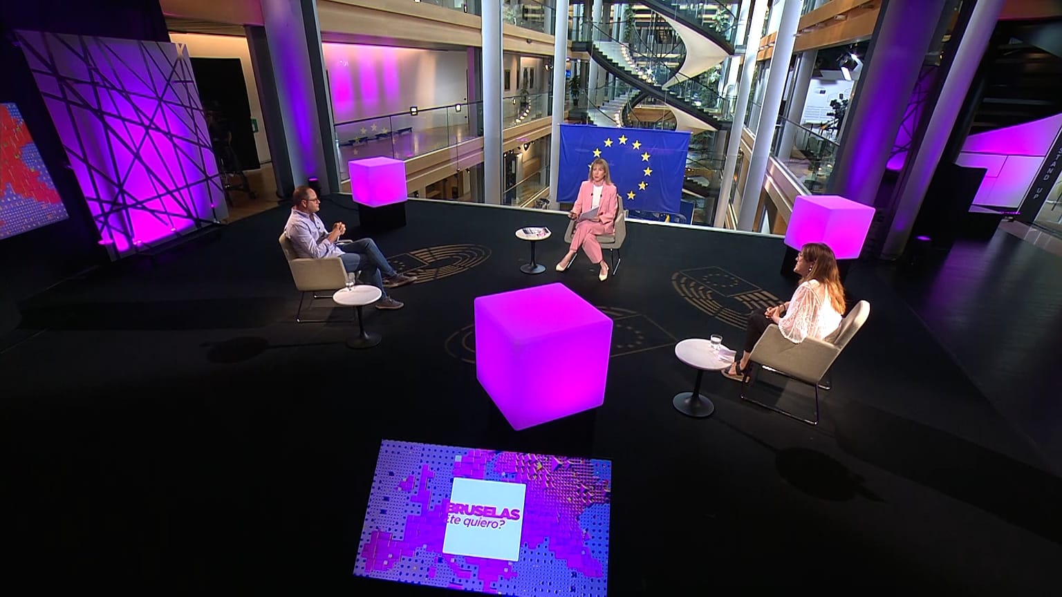 Méabh Mc Mahon con César Luena y Soraya Rodríguez en el Parlamento Europeo de Estrasburgo 