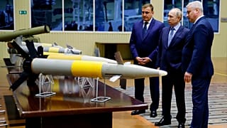 بازدید ولادیمیر پوتین از صنایع نظامی روسیه