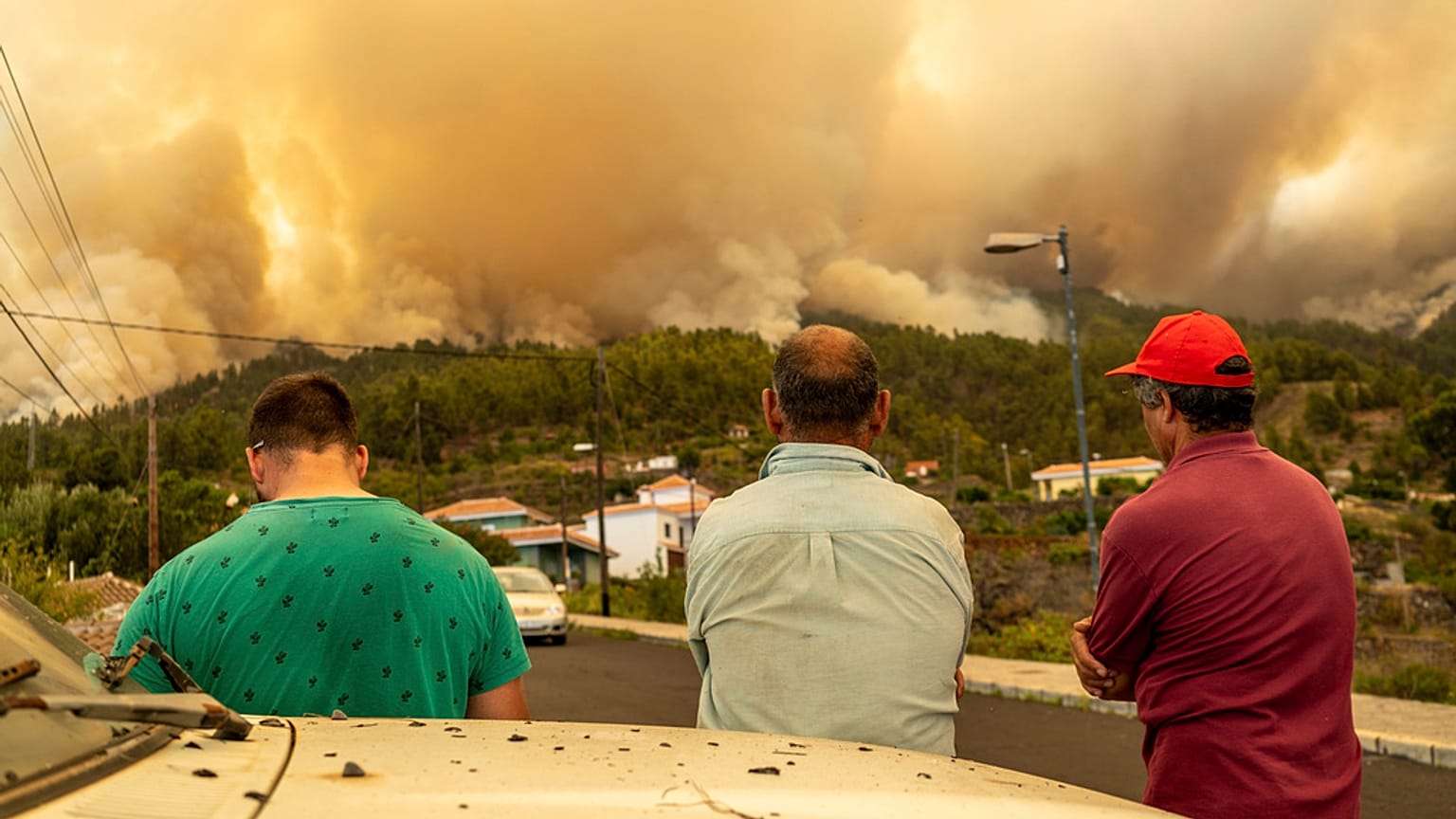 Dans toute l'Europe, on observe les effets du réchauffement climatique, notamment les chaleurs extrêmes et les incendies de forêt en Espagne.