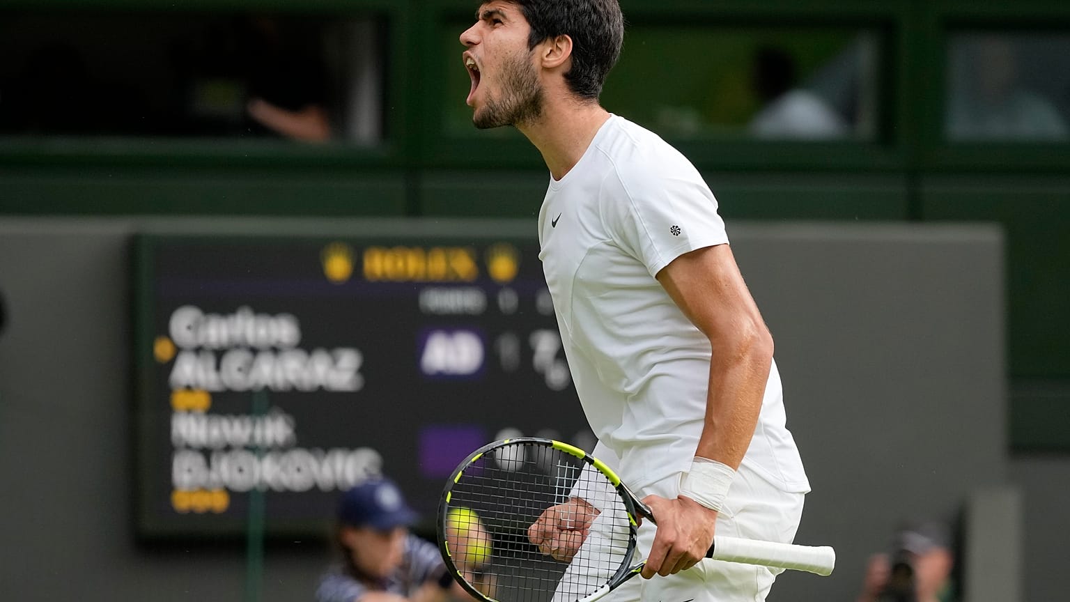 Carlos Alcaraz vence a Novak Djokovic en cinco sets