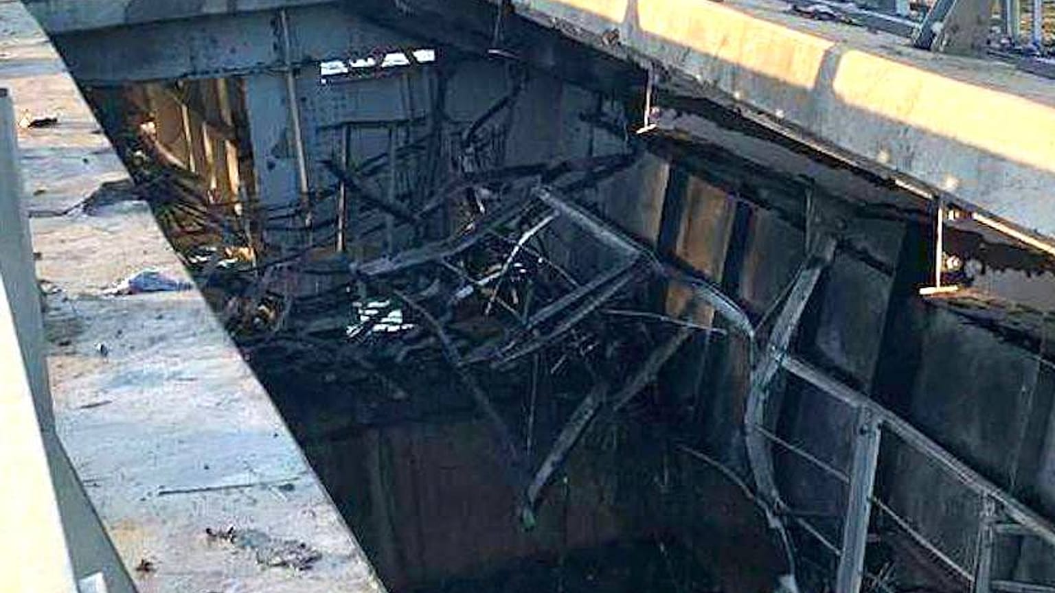 I danni causati dall'attacco al ponte di Kerch, che collega la Russia alla Crimea 