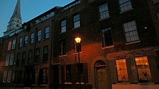تُظهر الصورة شارعًا بالقرب من سوق Spitalfields حيث قتل "جاك السفاح" معظم ضحاياه في لندن في 8 سبتمبر 2014