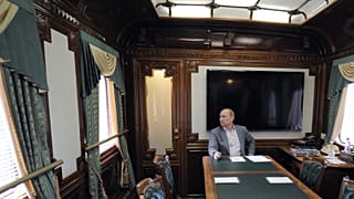 Vlagyimir Putyin az elnöki szerelvényen, 2012-ben