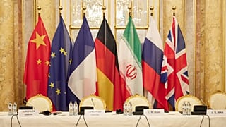 پرچم‌های شرکت کنندگان در مذاکرات احیای برجام در نهم دسامبر ۲۰۲۱ در شهر وین اتریش