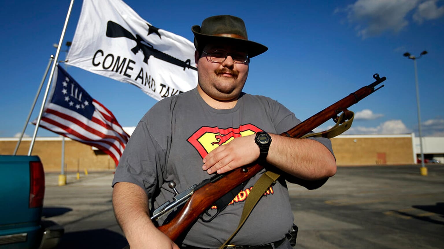 Член группы Open Carry Tarrant County на демонстрации, 2014 год.