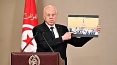 Der tunesische Präsident Kais Saied wurde von den Abgeordneten heftig kritisiert und als "Diktator" und "Autokrat" bezeichnet.