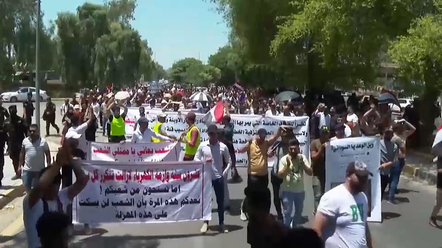 عراقيون يحتجون على شح المياه في بغداد، 18 تموز 2023