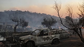 In Mandra bei Athen sind mehrere Häuser niedergebrannt