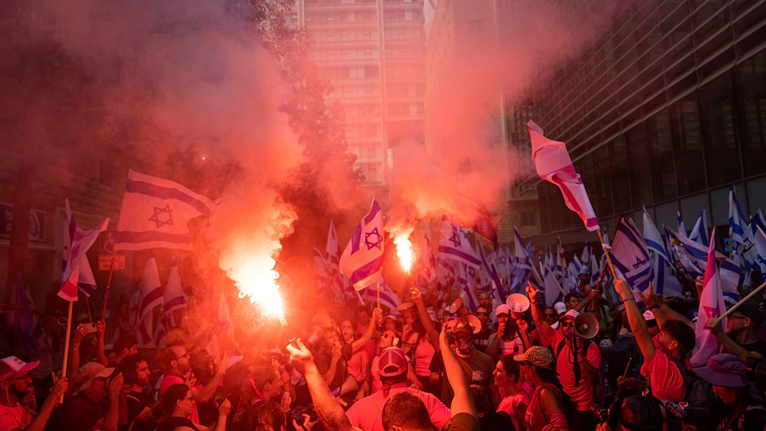 Israelitas protestam contra a reforma do Sistema Judicial, em Telavive